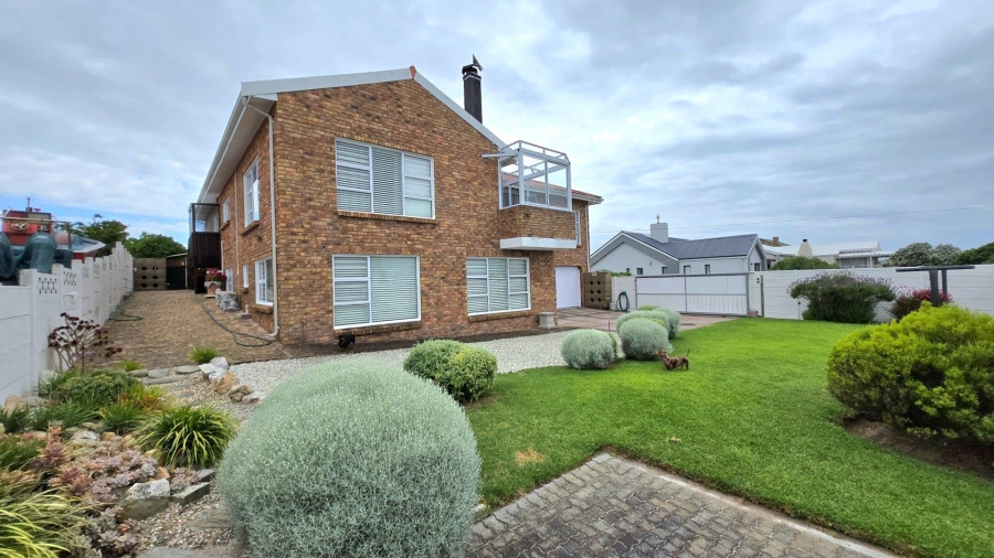 4 Bedroom Property for Sale in Kleinbaai Western Cape